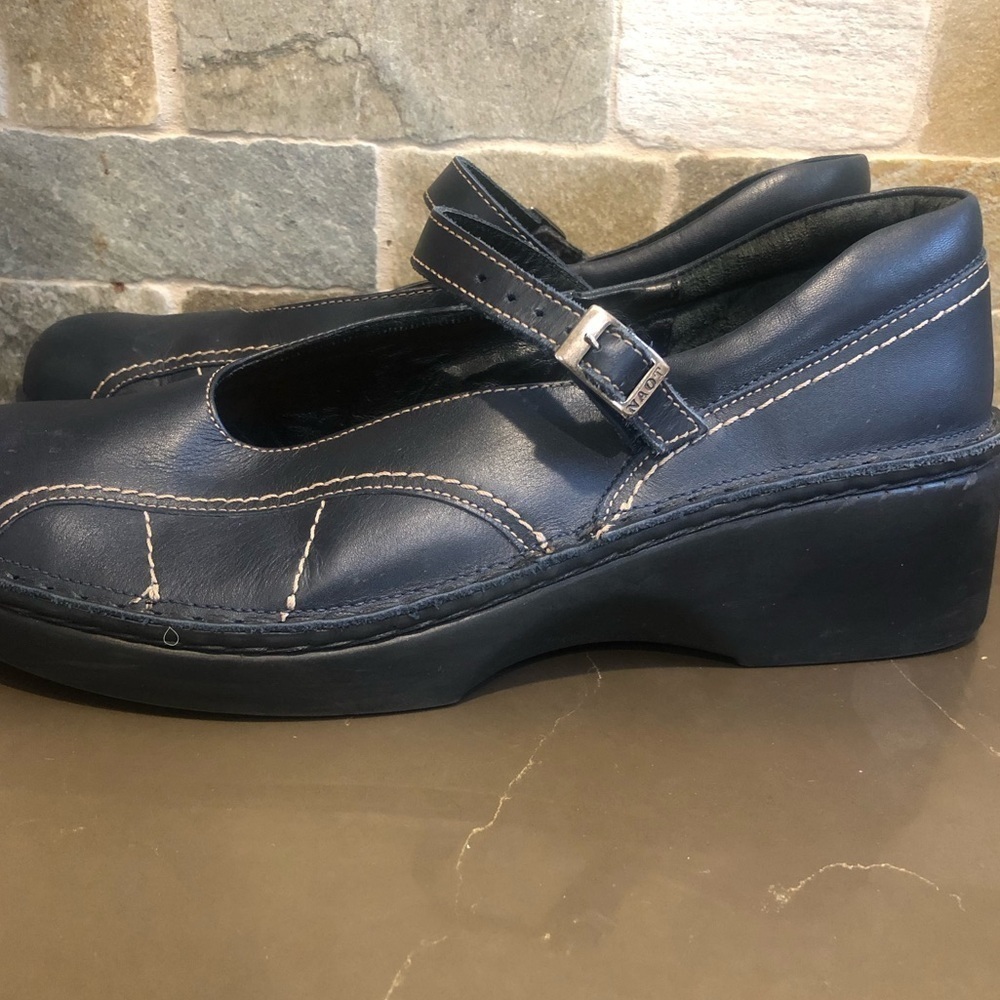 Naot navy leather low platform heel contrast stitching Mary Janes shoes size 40 - Picture 6 of 11